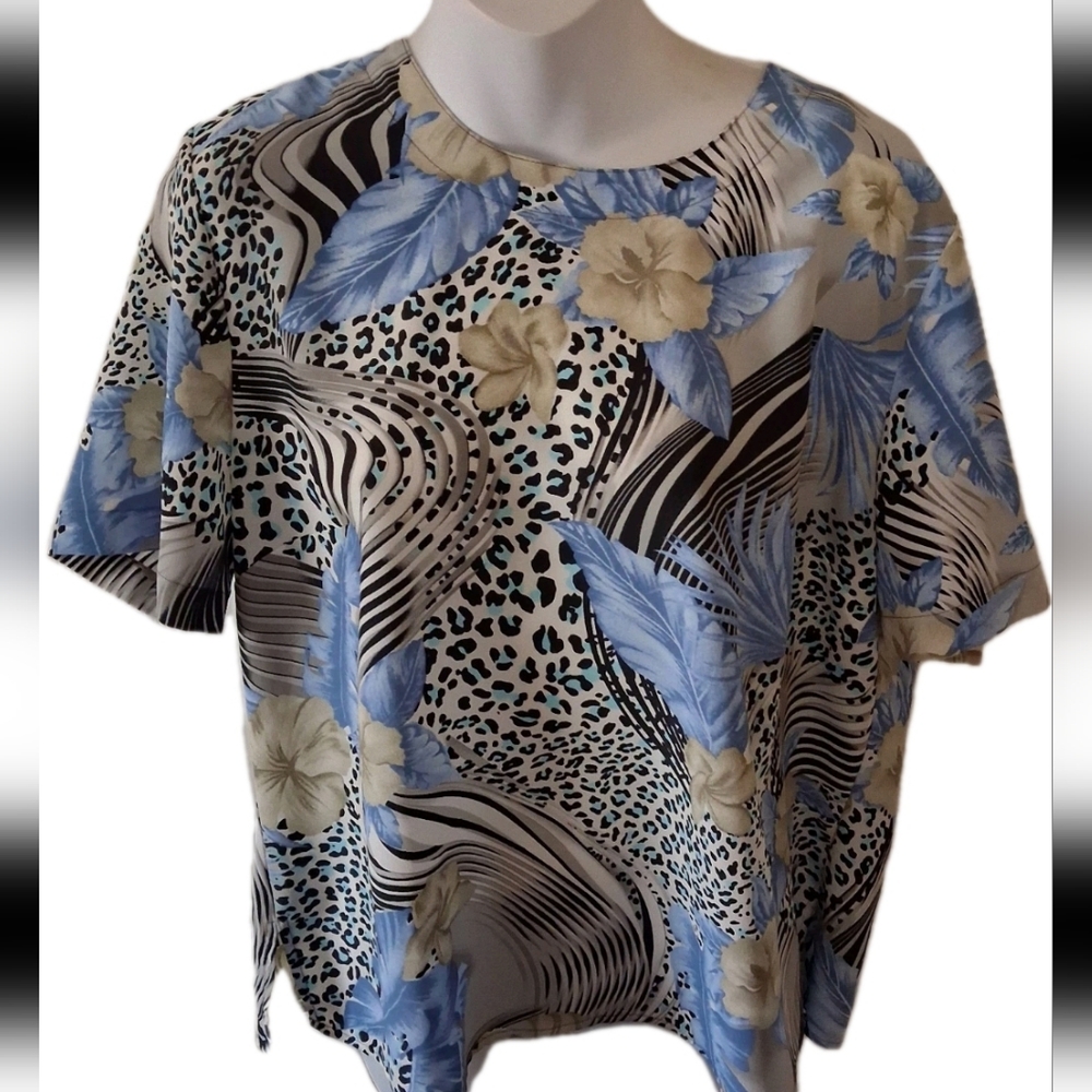 Kathy Che - Women's Casual Floral Short Sleeve Lightweight Blouse. Size Large